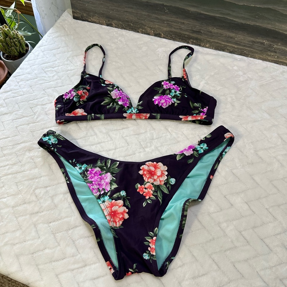 Nice $46 Shade & Shore Target Purple Floral Bikini Swimsuit L Top & XL Bottom